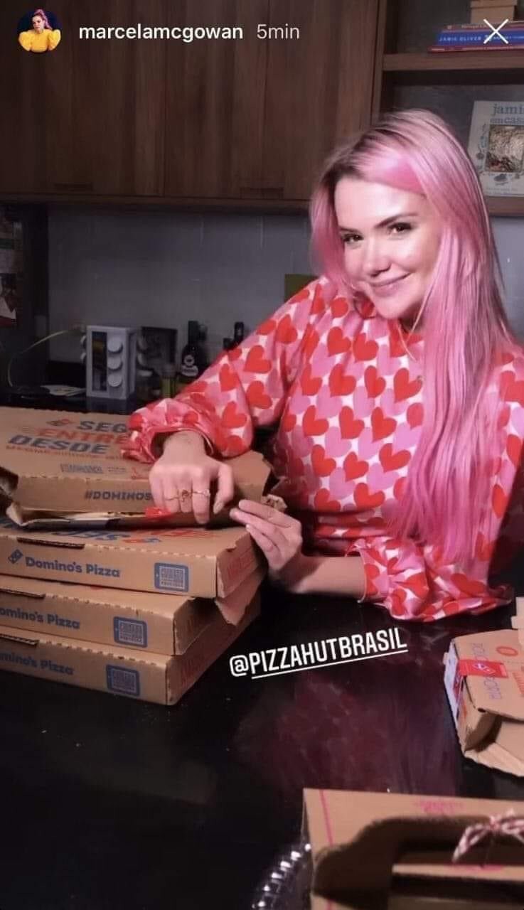 Marcela McGowan erra nome de pizzaria e posta concorrente ao fazer publi (Foto: Reprodução/Instagram)