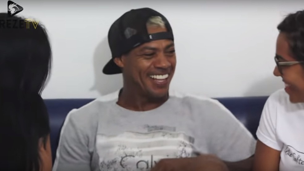 Jogador Marcelinho Paraíba gravou vídeo após sofrer AVC, em Campina Grande (Foto: Reprodução/Treze TV)