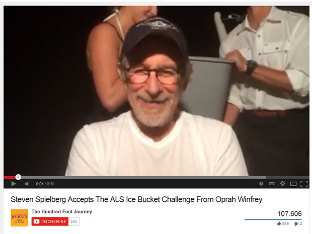 Steven Spielberg participa do desafio do balde de gelo (Foto: Reprodução/YouTube)