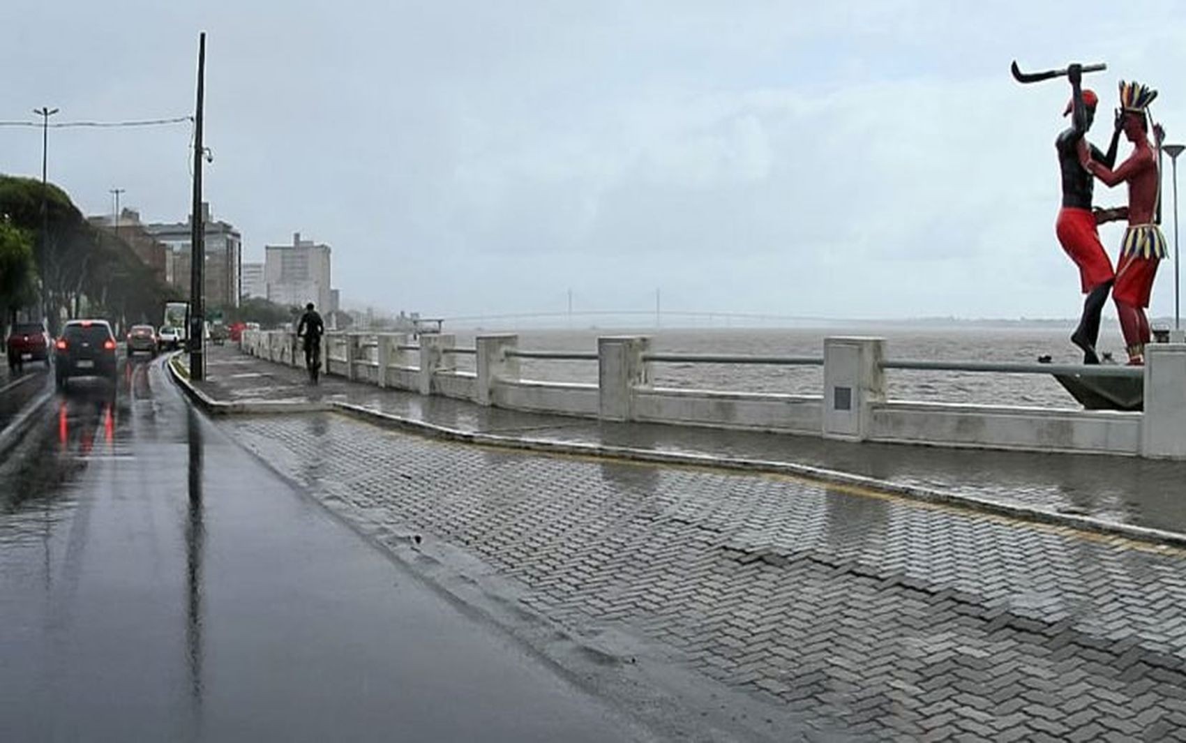 Defesa Civil emite novo alerta de chuvas moderadas para as próximas 24h em Aracaju