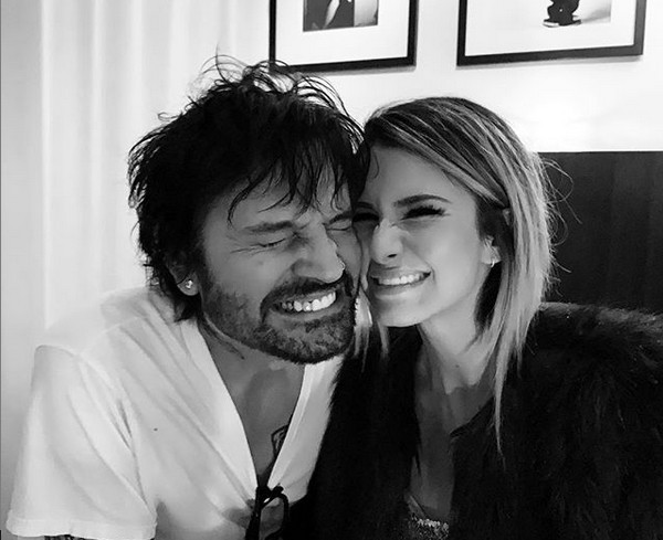 O músico Tommy Lee com a esposa, a modelo Brittany Furlan (Foto: Instagram)