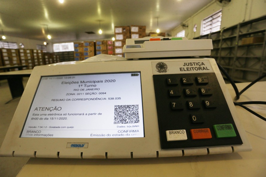 Uma das urnas eletrônicas usadas por cariocas para eleger prefeito e vereadores