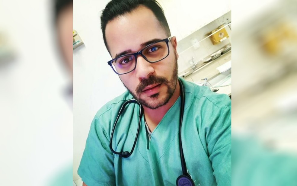 Médico Wilker Sabino Campos da Silva, de 32 anos, morre em passeio na Santa Branca — Foto: Reprodução/Facebook