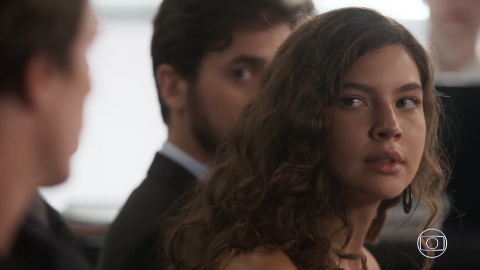 Rita (Alanis Guillen) confirma que Rui (Romulo Arantes Neto) é o pai de sua filha, em 'Malhação - Toda Forma de Amar' — Foto: TV Globo