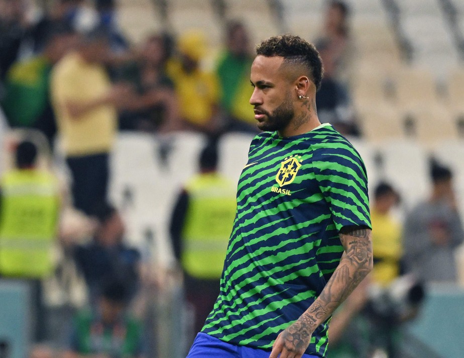 Neymar no aquecimento da partida entre Brasil e Sérvia.