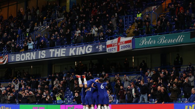Cerca de 8 mil torcedores voltaram ao Stamford Bridge e carregaram o Chelsea na vitória contra o Leicester