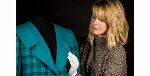Detalhe de um casaco que Diana usou em uma visita em Veneza nos anos 80