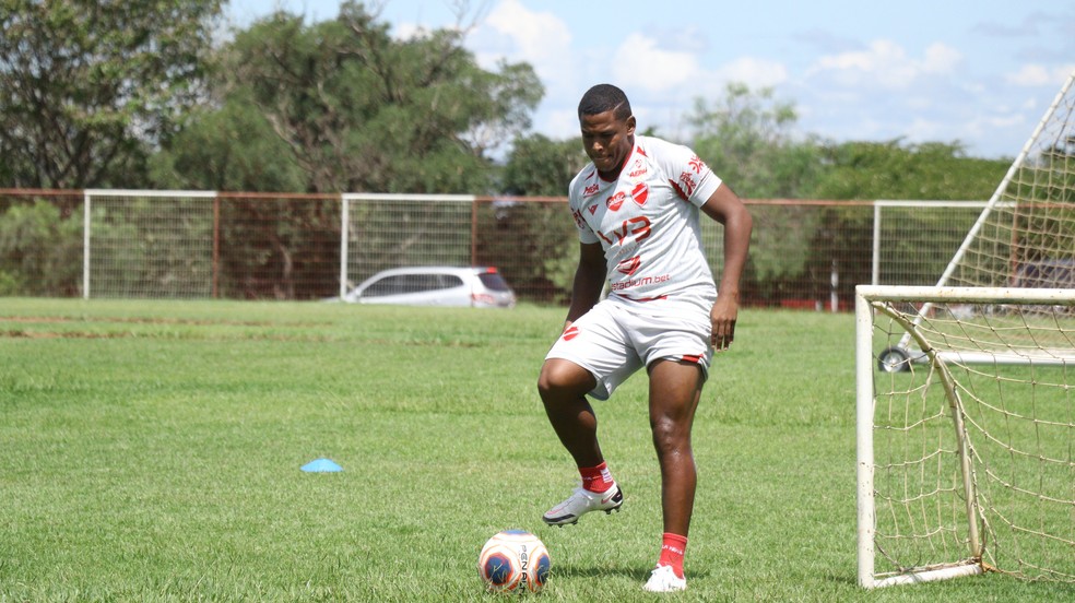 Alan Mineiro: camisa 10 volta ao time após cumprir suspensão — Foto: Douglas Monteiro/Vila Nova