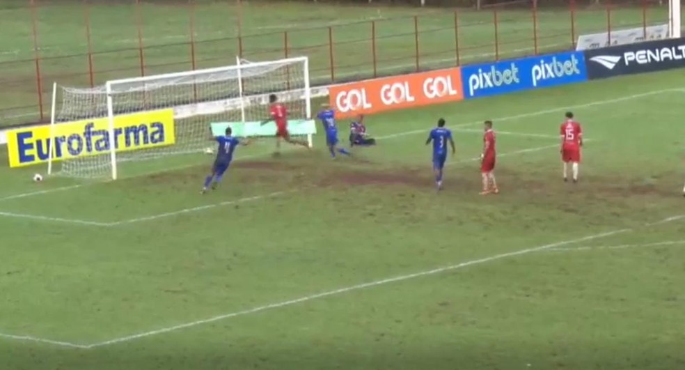 Falha do goleiro da Itapirense no jogo contra o Palmas da Copinha  Foto: Reproduo / Paulisto Play