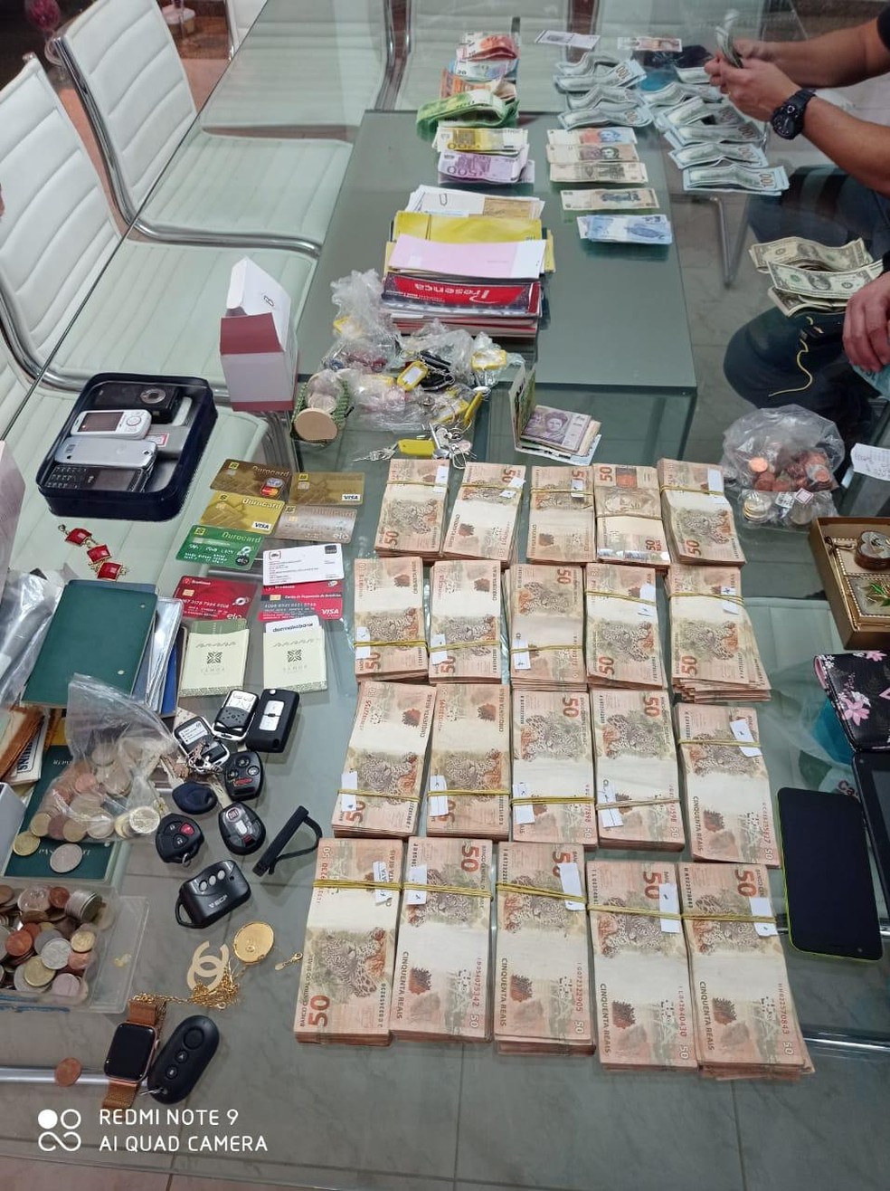 Material apreendido na Operação Pirâmide Feudal — Foto: SSP