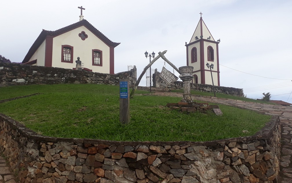 Parque Estadual do Ibitipoca - no centro da vila, Igreja Matriz resiste desde 1768 — Foto: Vivian Reis/G1