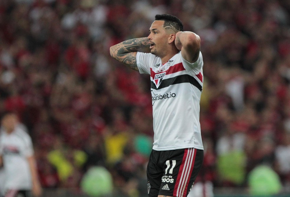 Luciano lamenta gol perdido contra o Flamengo — Foto: Rubens Chiri/saopaulofc