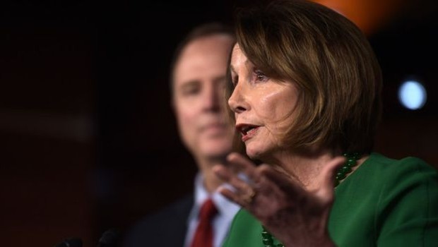 BBC - Nancy Pelosi, presidente da Câmara, afirma que processo trata da "defesa da democracia" americana (Foto: AFP  via BBC)