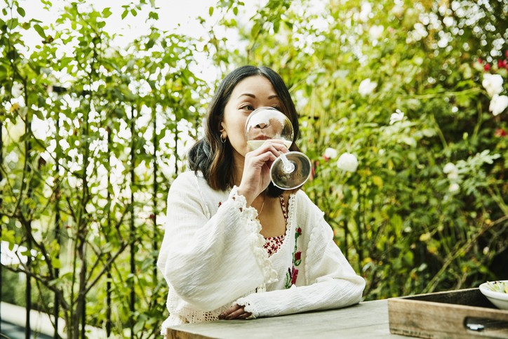 Mulher tomando vinho (Foto: Getty Images)