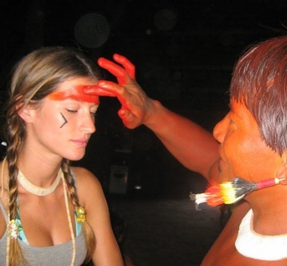 Gisele Bündchen em visita a aldeia indígena no Mato Grosso (Foto: Reprodução/Instagram)