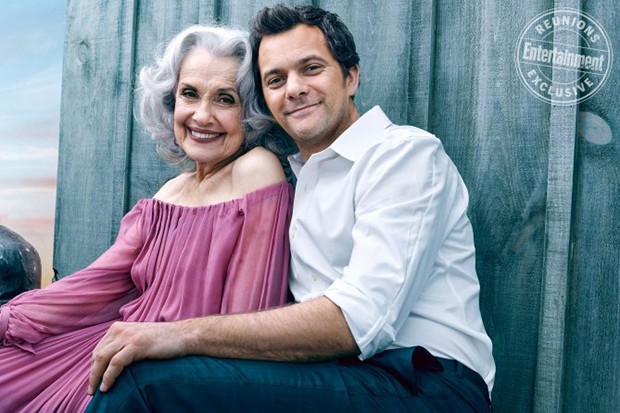 Mary Beth Peil (Evelyn 'Grams' Ryan) e Joshua Jackson (Pacey Witter) (Foto: Entertainment weekly)