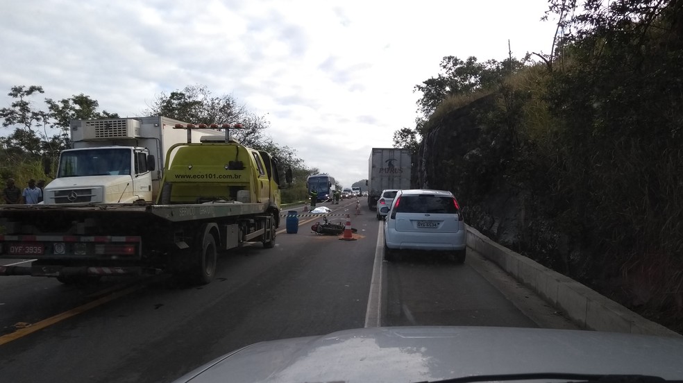 Acidente entre duas motos deixa um morto e um ferido (Foto: Cristiano Ribeiro/ Serra)