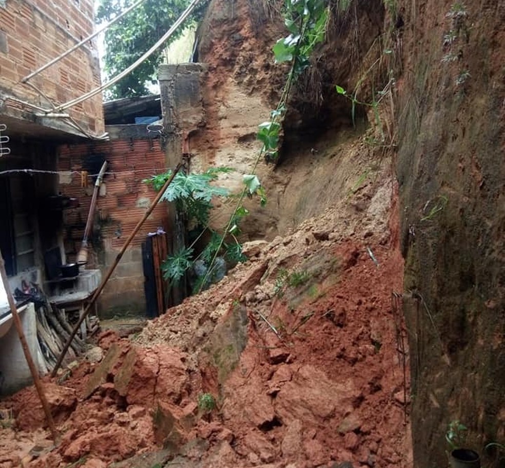 A Defesa Civil alerta que sÃ£o grandes as possibilidades de deslizamentos â Foto: DivulgaÃ§Ã£o/Thalyta Fernandes