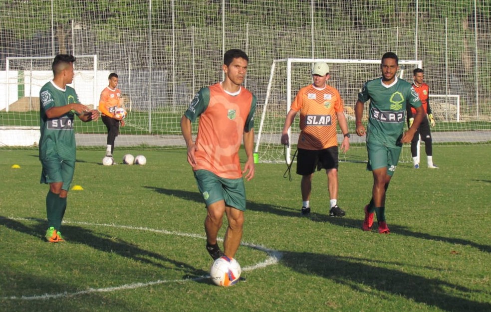 Magno Alves treina no CT do Floresta, na Vila Manoel SÃ¡tiro (Foto: Wilson Medeiros / FlorestaEC)