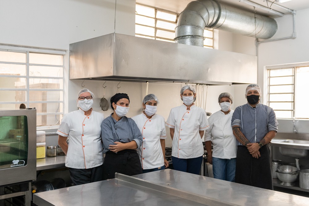 Urideia encontrou no projeto Mobiliza Jaguaré uma forma de manter o seu restaurante aberto e ainda ajudar o próximo (Foto: Cris Farhat Fotografia / Divulgação)