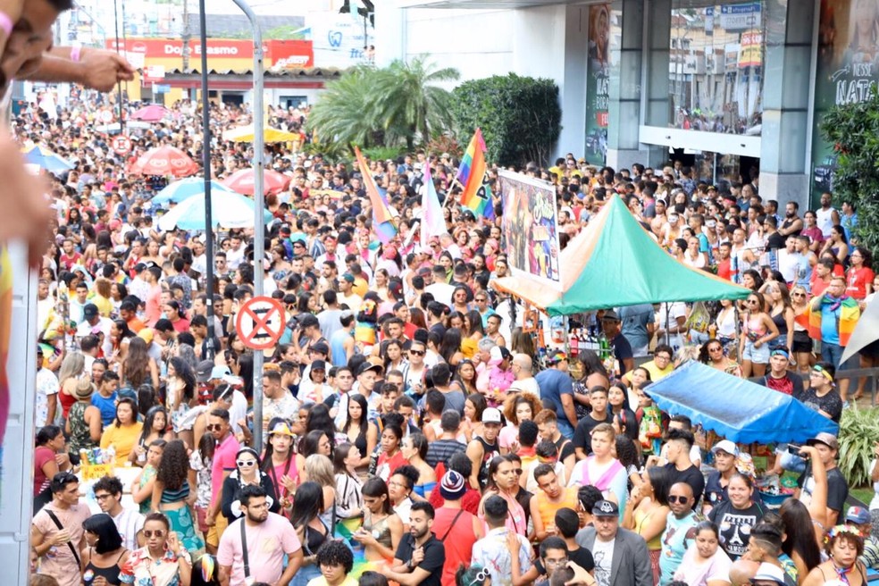 Parada da Diversidade reúne público LGBTI+, em Natal — Foto: Sandro Menezes/Governo do RN/Divulgação