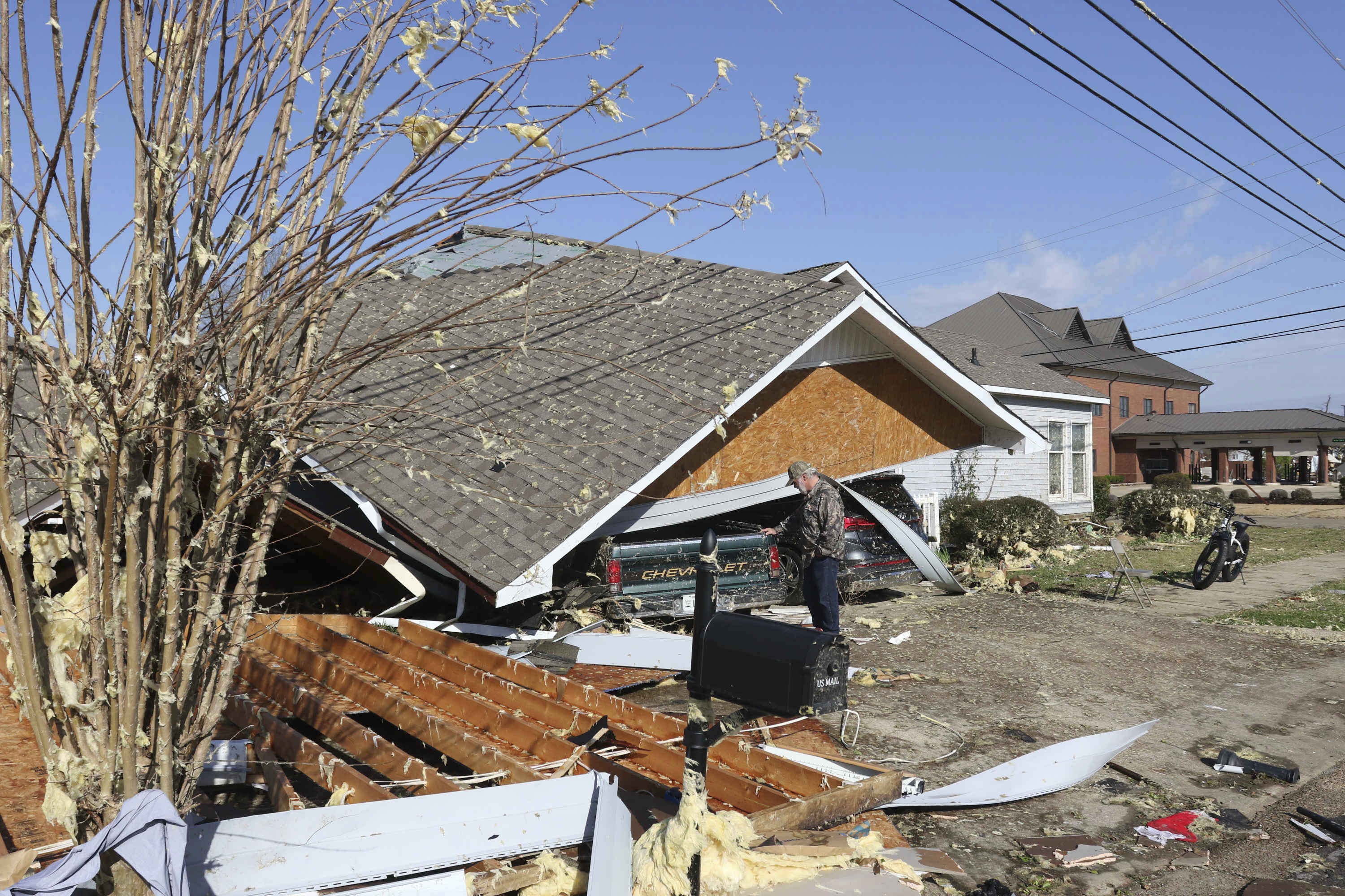 Biden declara estado de emergência no Mississippi após passagem de tornado