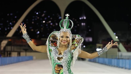 Quitéria Chagas celebra permanência como Rainha de Império Serrano: 'Reiniciar a vida'