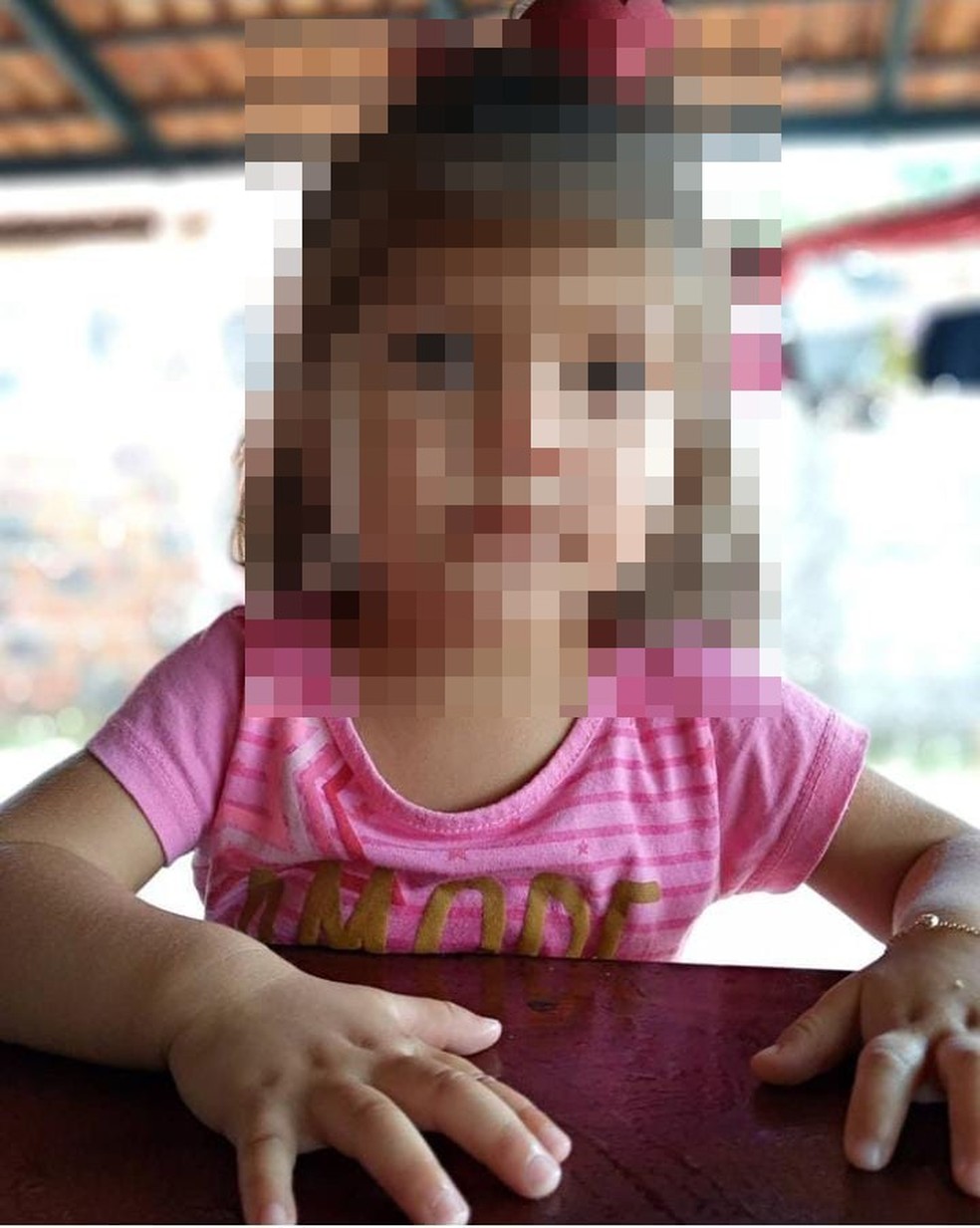 Menina, de um ano e oito meses, foi baleada na porta de casa, em Miracema — Foto: Divulgação