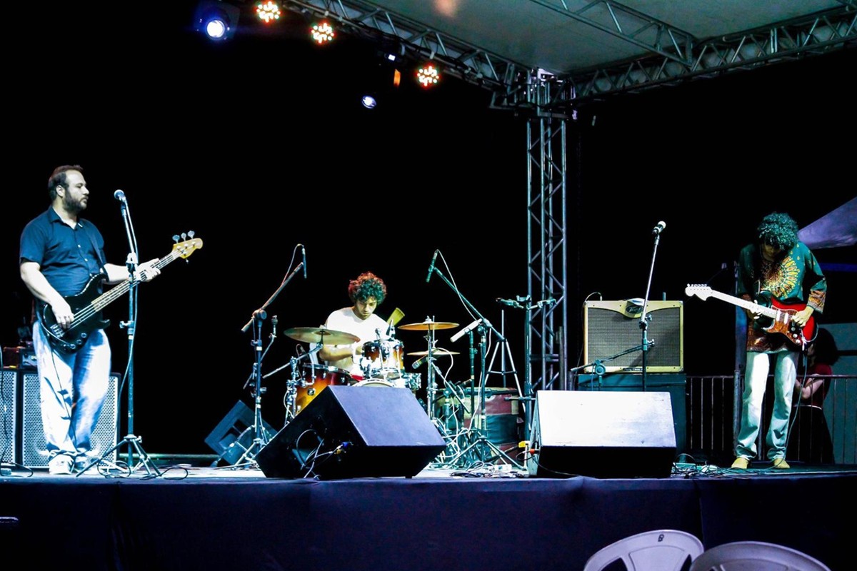 No 1ª EP da carreira, trio mescla em músicas autorais o blues com