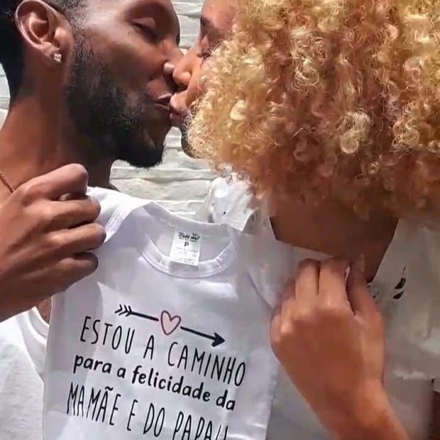 Jacarezinho e a noiva, Mayara Laís, esperam primeiro filho (Foto: Reprodução/Instagram)