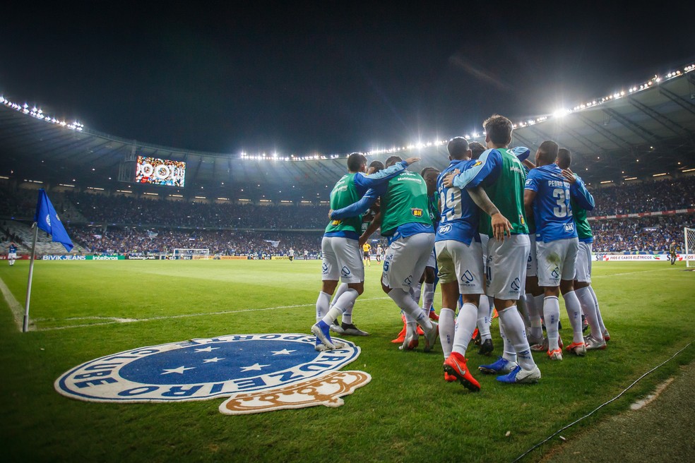 Jogadores comemoram vitória no clássico — Foto: Vinnicius Silva/Cruzeiro
