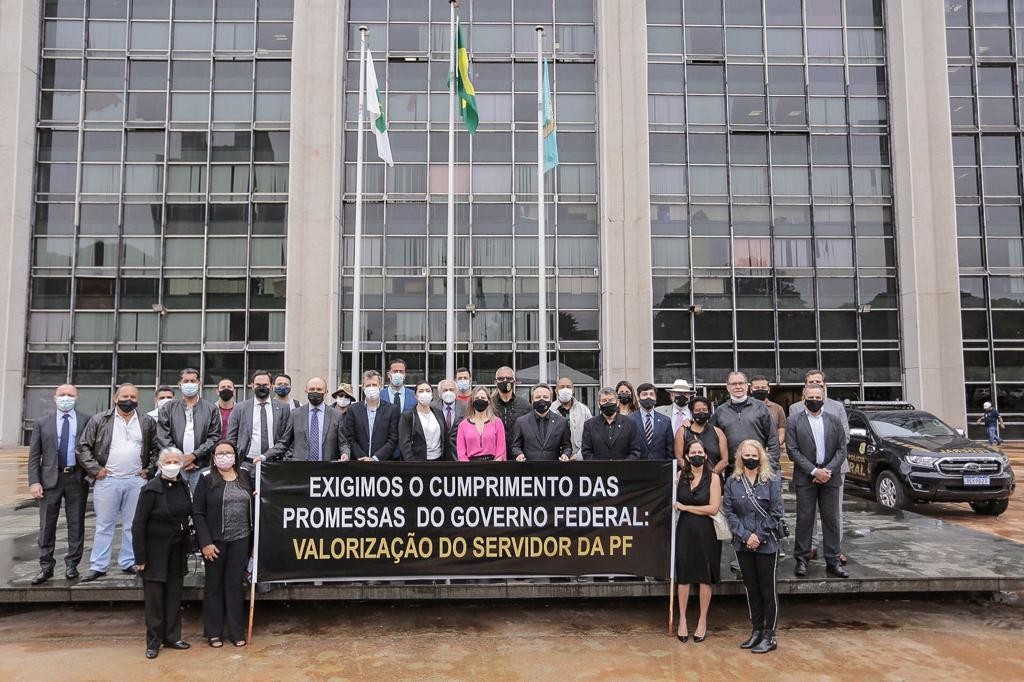 Delegados da PF protestam em Brasília e reclamam de 'desvalorização' da corporação pelo governo federal