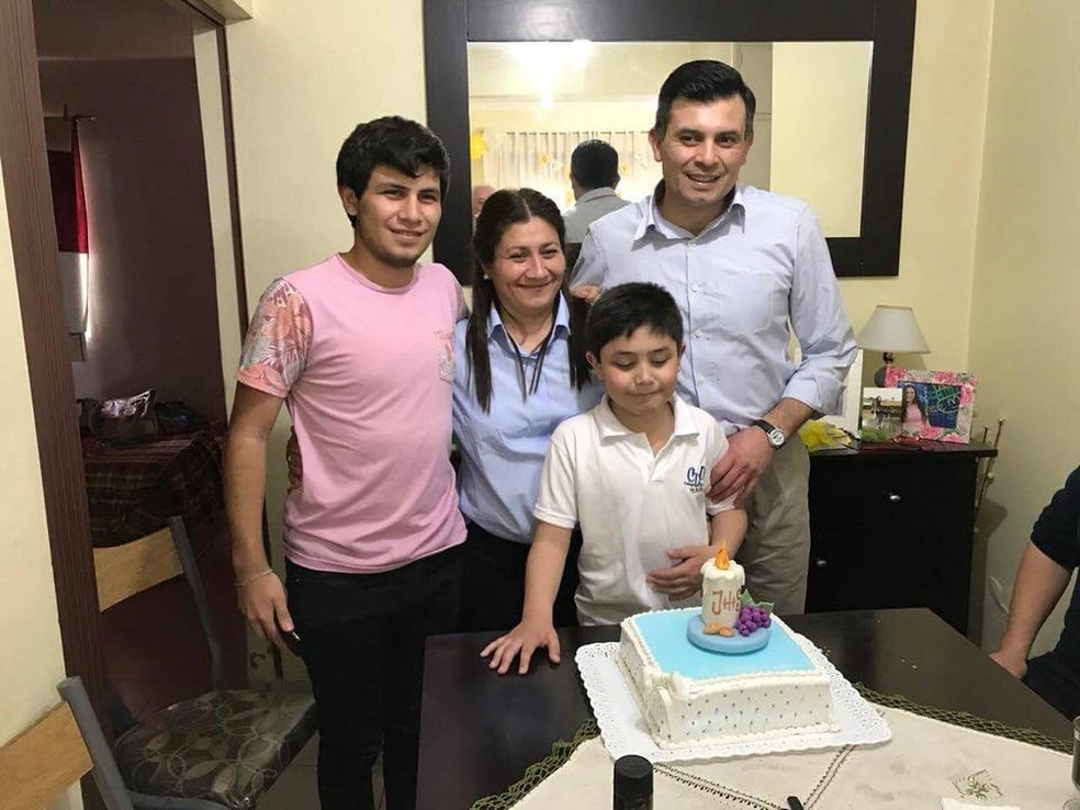 Cayetano Vargas com a família — Foto: Reprodução/Facebook