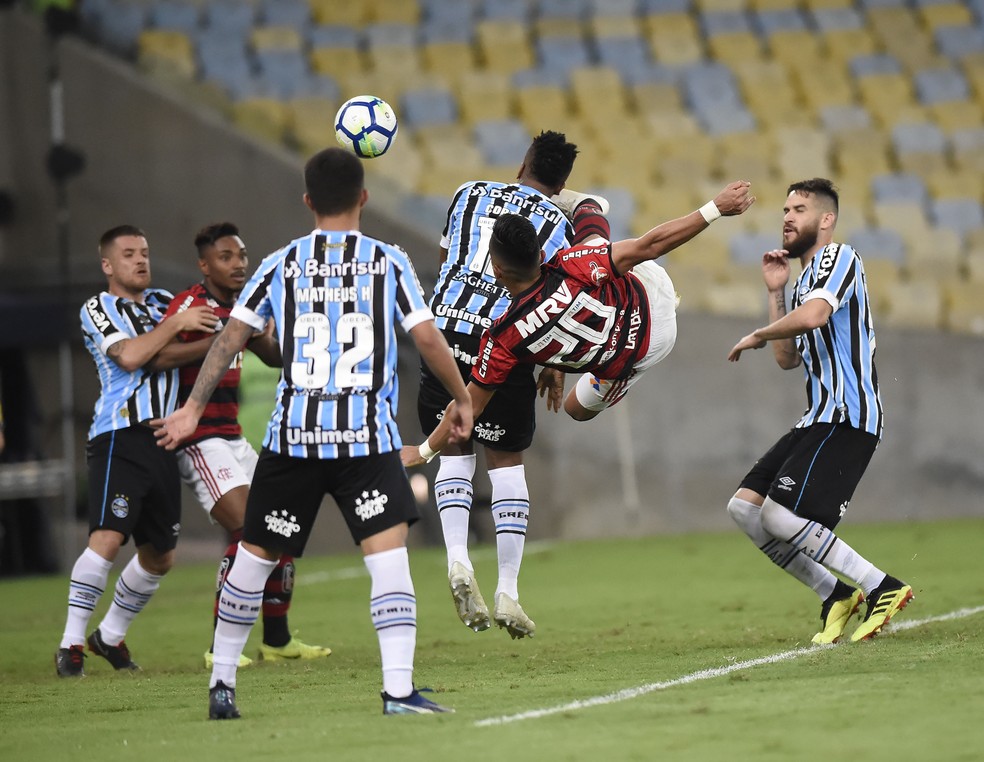 Uribe marca o primeiro gol do Flamengo na vitÃ³ria sobre o GrÃªmio â Foto: AndrÃ© DurÃ£o/GloboEsporte.com