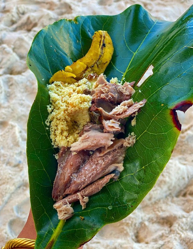 Isis Valverde mostra comida baiana (Foto: Reprodução/Instagram)