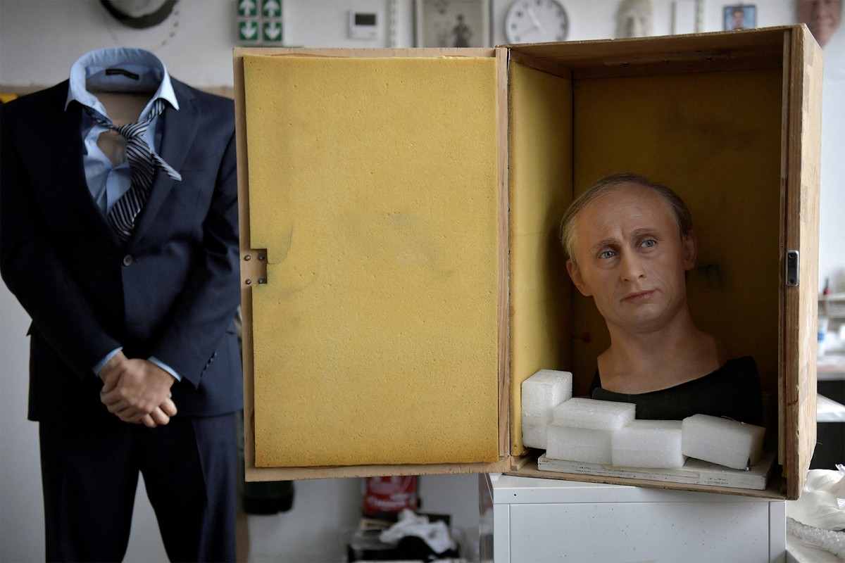 Wax museum in France removes Putin statue from display | Pop & Art