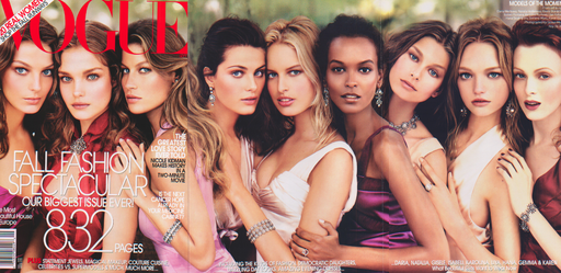 Ao lado de outro time de tops para uma das capas mais icônicas da Vogue US, em setembro de 2004 com foto de Steven Meisel