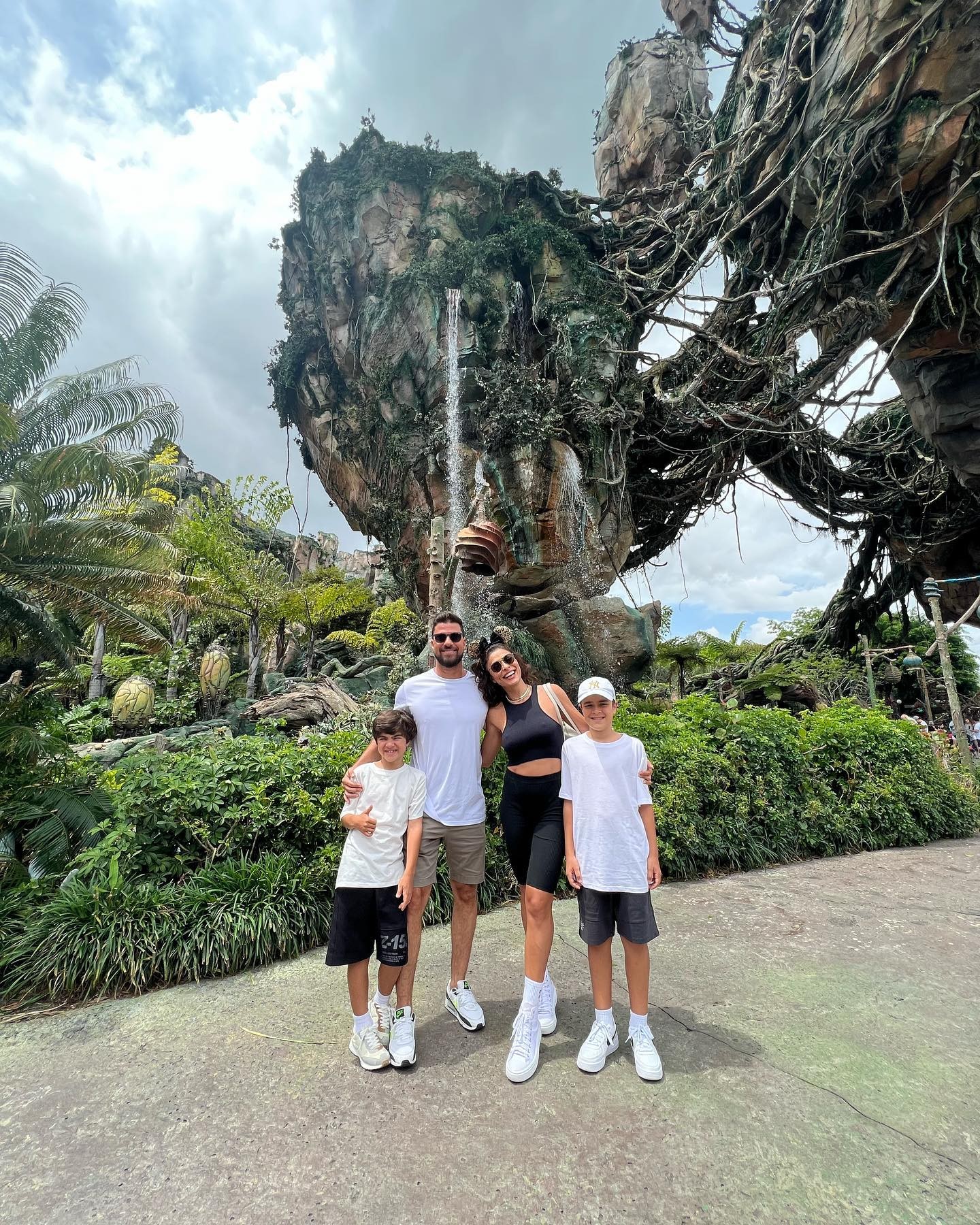 Juliana Paes curte viagem ao Animal Kingdom com a família (Foto: Reprodução/Instagram)