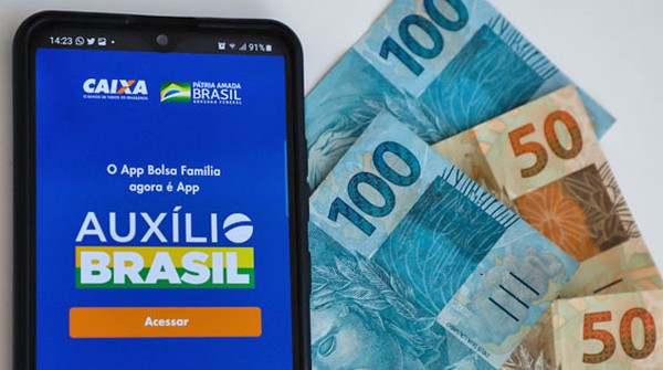 Aux&iacute;lio Brasil: com antecipa&ccedil;&atilde;o, veja quando ser&atilde;o pagas parcelas de outubro  | Economia | G1