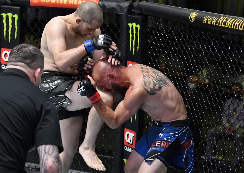 Alex Morono venceu Donald Cerrone por nocaute técnico aos 4m40s do R1 — Foto: Getty Images