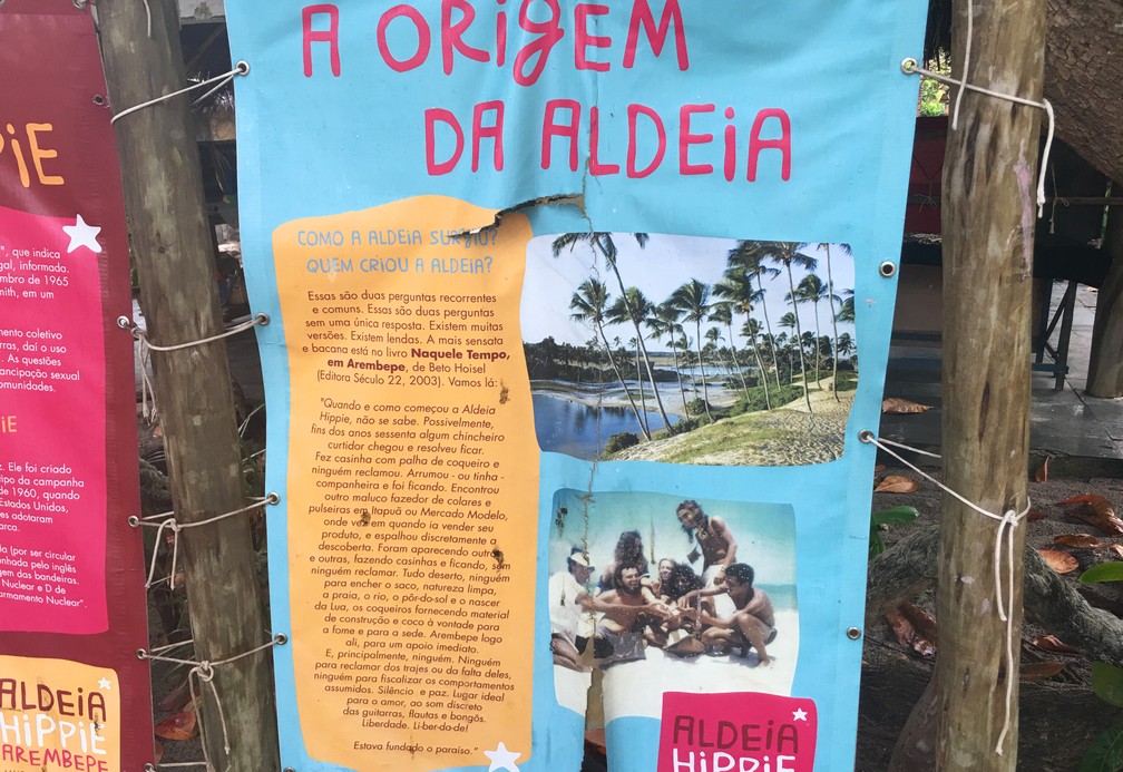 Cartaz na aldeia  traz a provável origem da comunidade — Foto: Gabriel Gonçalves/G1 Bahia