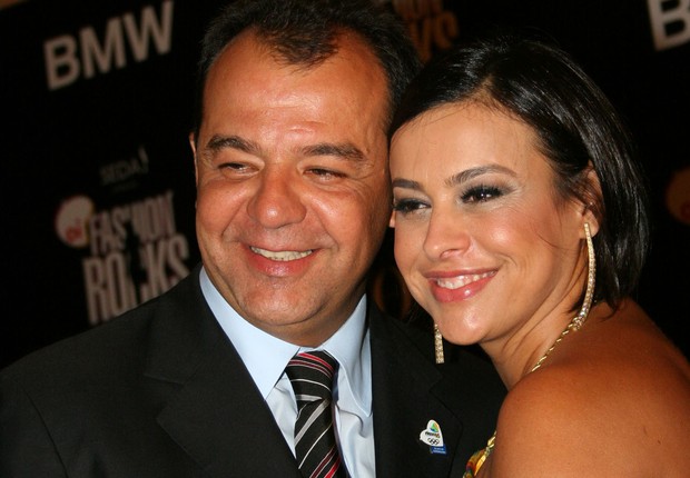 Sergio Cabral posa com a mulher, Adriana Ancelmo, em mostra de fotos de Mario Testino em 2009 (Foto: Alexandre Campbell/Getty Images)