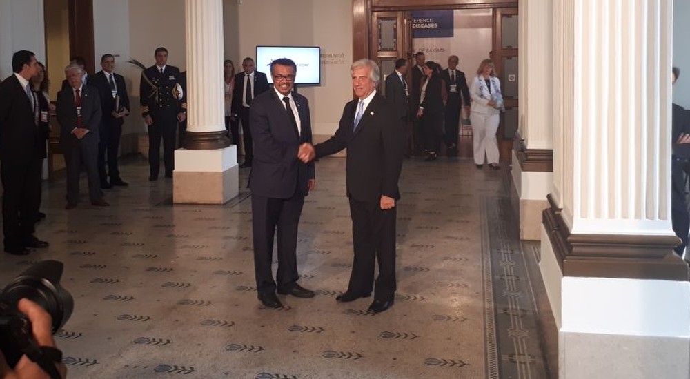 Tedros Adhanom,  diretor-geral da OMS, com Tabaré Vázquez, presidente do Uruguai (Foto: Carolina Dantas/G1)