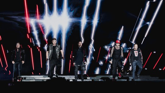 Cuecas, hits e nostalgia: Backstreet Boys entregam o que o povo pediu, em São Paulo
