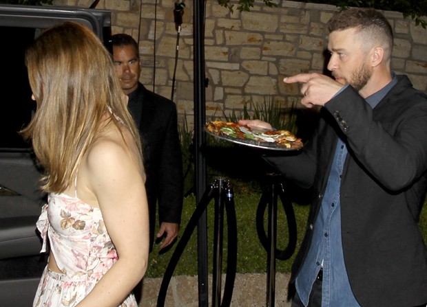 Jessica Biel e Justin Timberlake deixam festa (Foto: AKM-GSI)