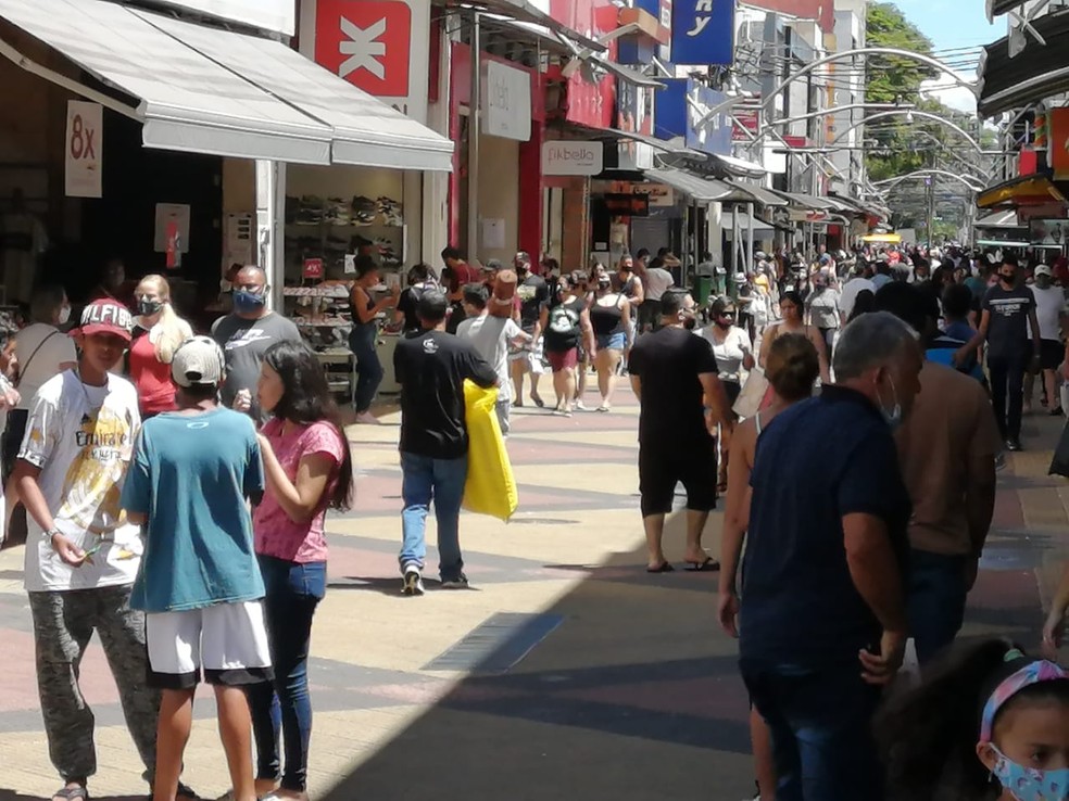 Confira os horários do comércio de rua e shoppings para as compras de Natal  | Vale do Paraíba e Região | G1