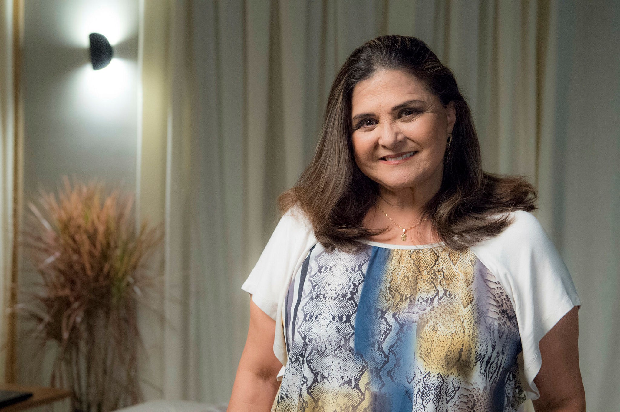 Elizangela tem alta médica, mas ainda faz uso de suporte de oxigênio