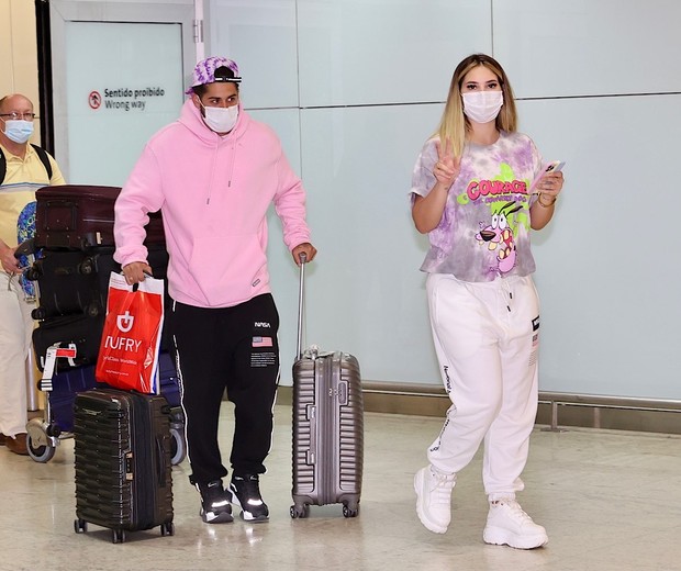 Zé Felipe y Virginia Fonseca llegan a São Paulo (Foto: Manuela Scarpa / Brazil News)