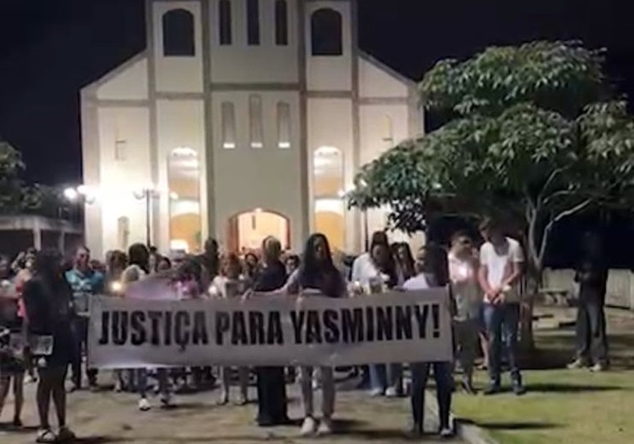 Moradores fazem ato após missa em memória de farmacêutica morta pelo ex-namorado: 'Justiça por Yasminny'