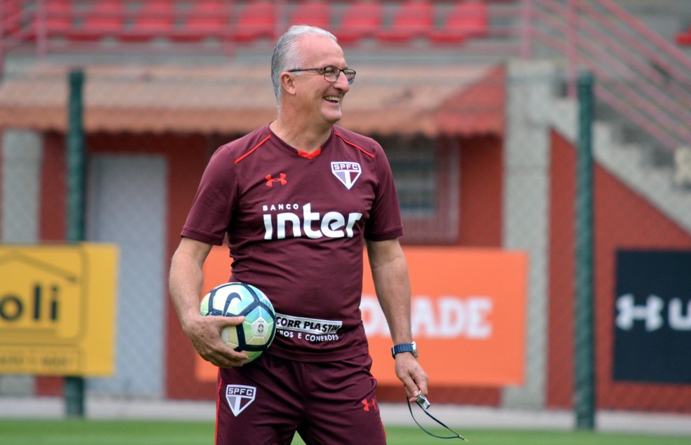 Motivo para Dorival sorrir: São Paulo não perde há quatro jogos (Foto: Érico Leonan/saopaulofc.net)
